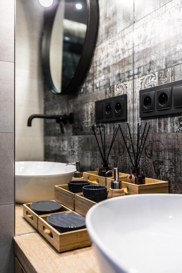 Luxury Apartment *